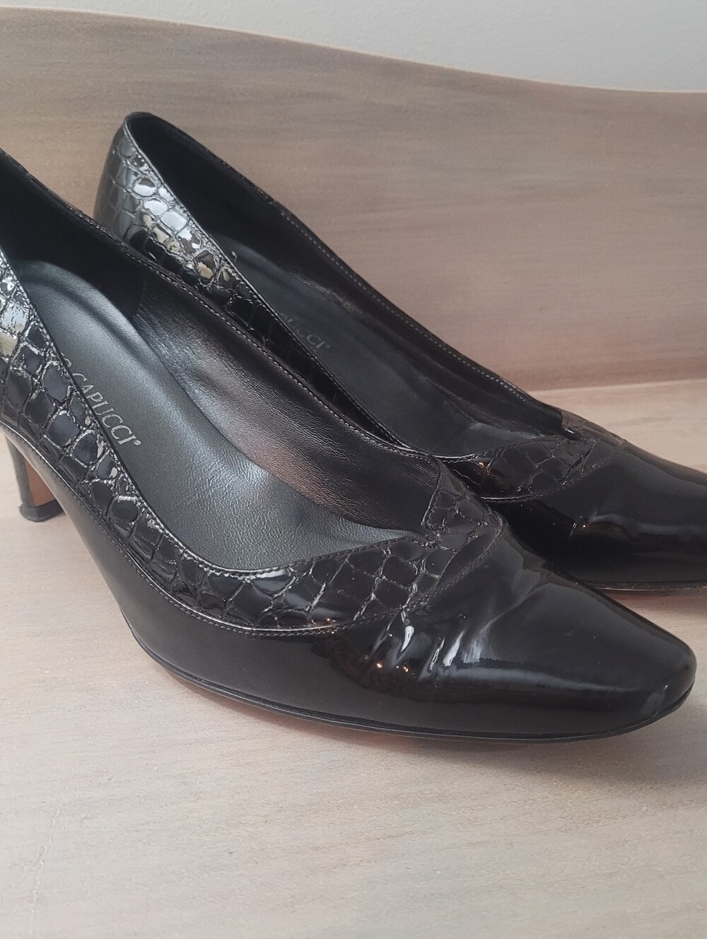 Roberto Capucci Women's Black Snakeskin Patent Leather Mid Heel Pumps Size 9